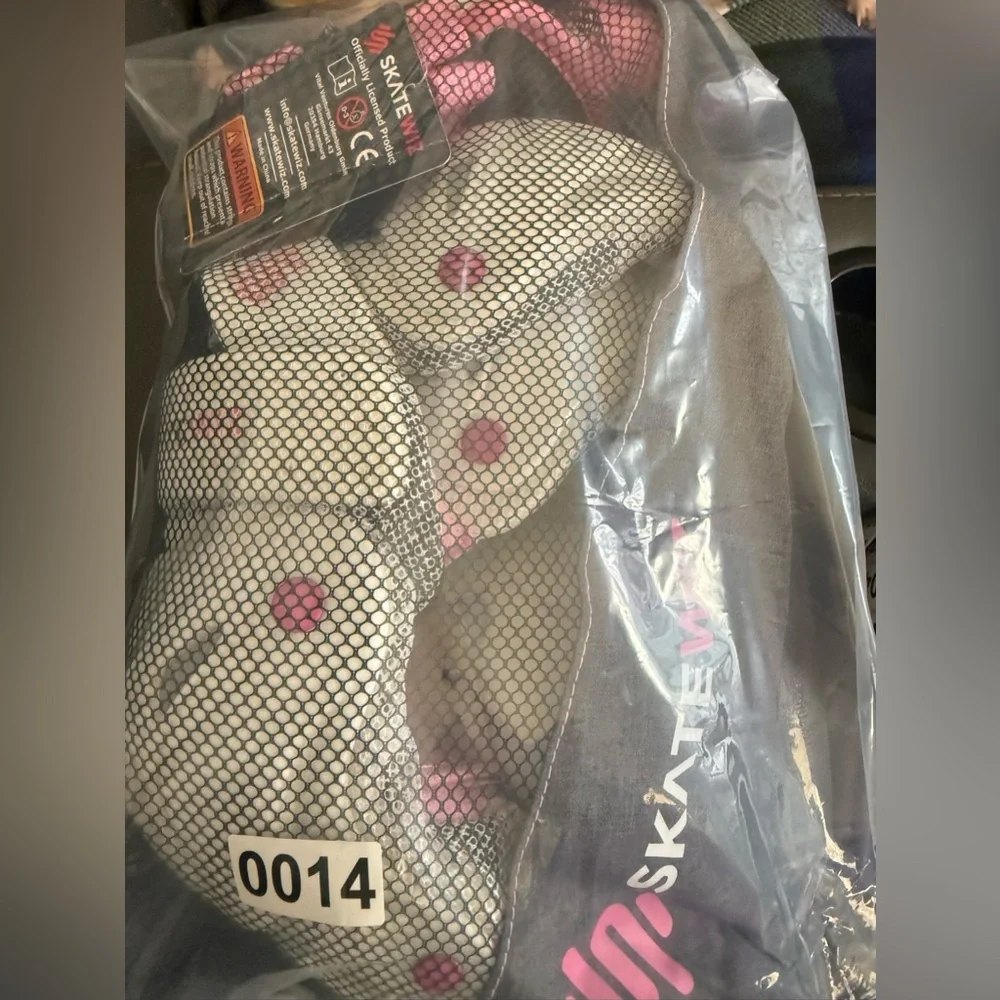 SKATEWIZ Protective Gear Set, Kids Protective Gear Set‎ - White and Pink NEW